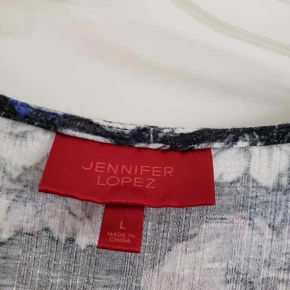 Jennifer Lopez flower top - Picture 3 of 3